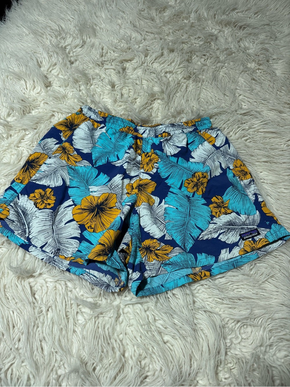 Patagonia Baggies Women’s shorts Hawaiian, tropical, floral size medium 5”